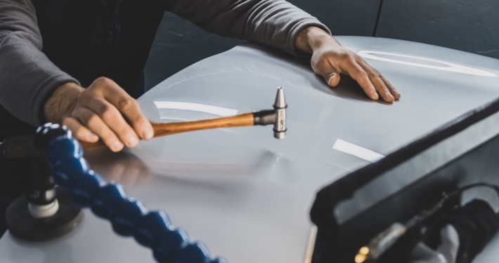 Dellenentfernung ohne Neulackierung beim Beulendoktor