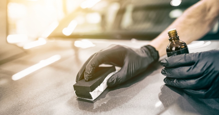 Fachgerechter Auftrag einer Keramikversiegelung