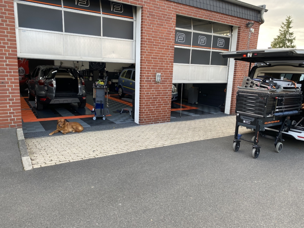 Außenansicht der Werkstatt von Dellen-Fighter in Grevenbroich